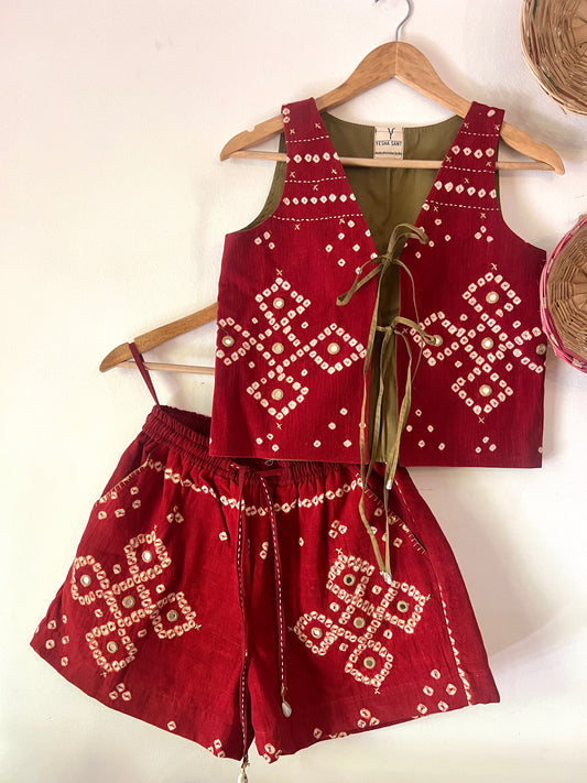 बंधनी लाल रबारी डॉट्स काफ्तान ड्रेस