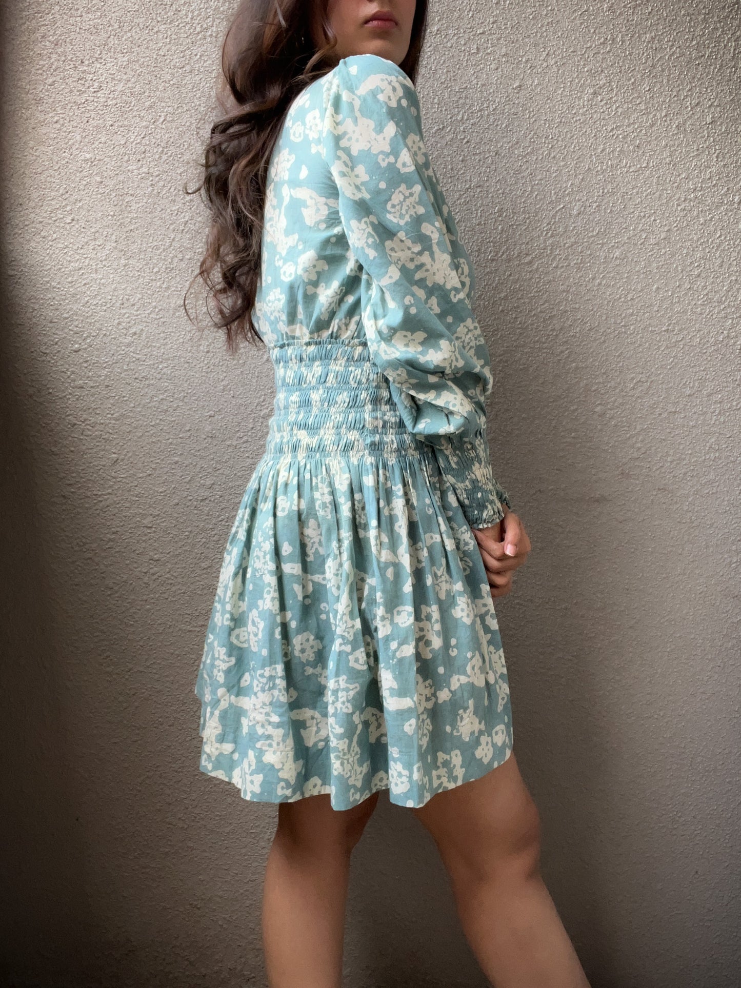 डहलिया बाटिक स्मोकिंग ड्रेस